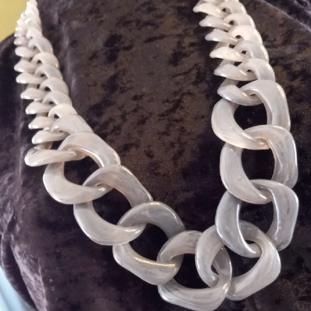 Lane Bryant Marbled Gray Acrylic Chunky Chain Link Necklace.